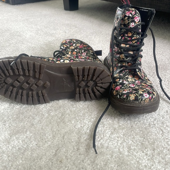ALDO floral combat boots - Picture 3 of 5